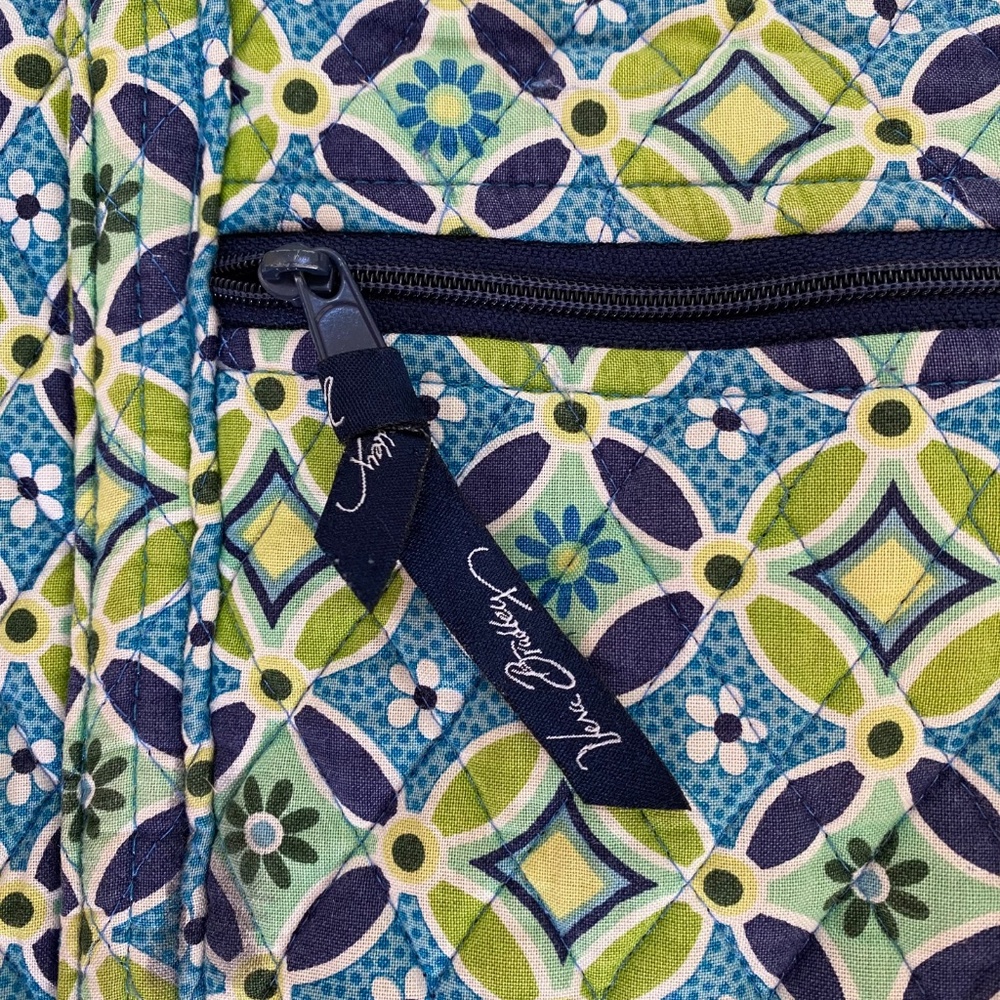 Vera Bradley Large Tote with lots of interior pockets - Picture 6 of 11